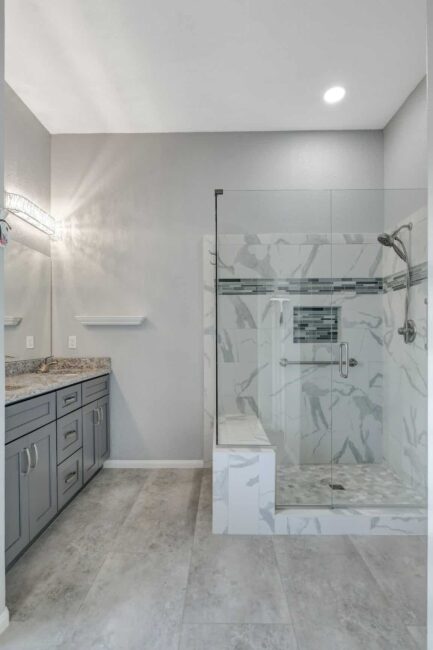 185 Raton master bath 02