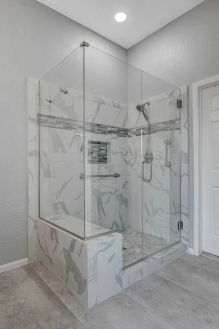 185 Raton master bath 04